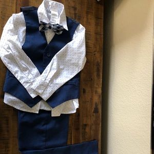 VAN HUESEN boy’s patterned shirt, pant & bow tie